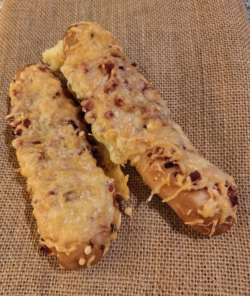 Schinken-Käse-Laugenstange